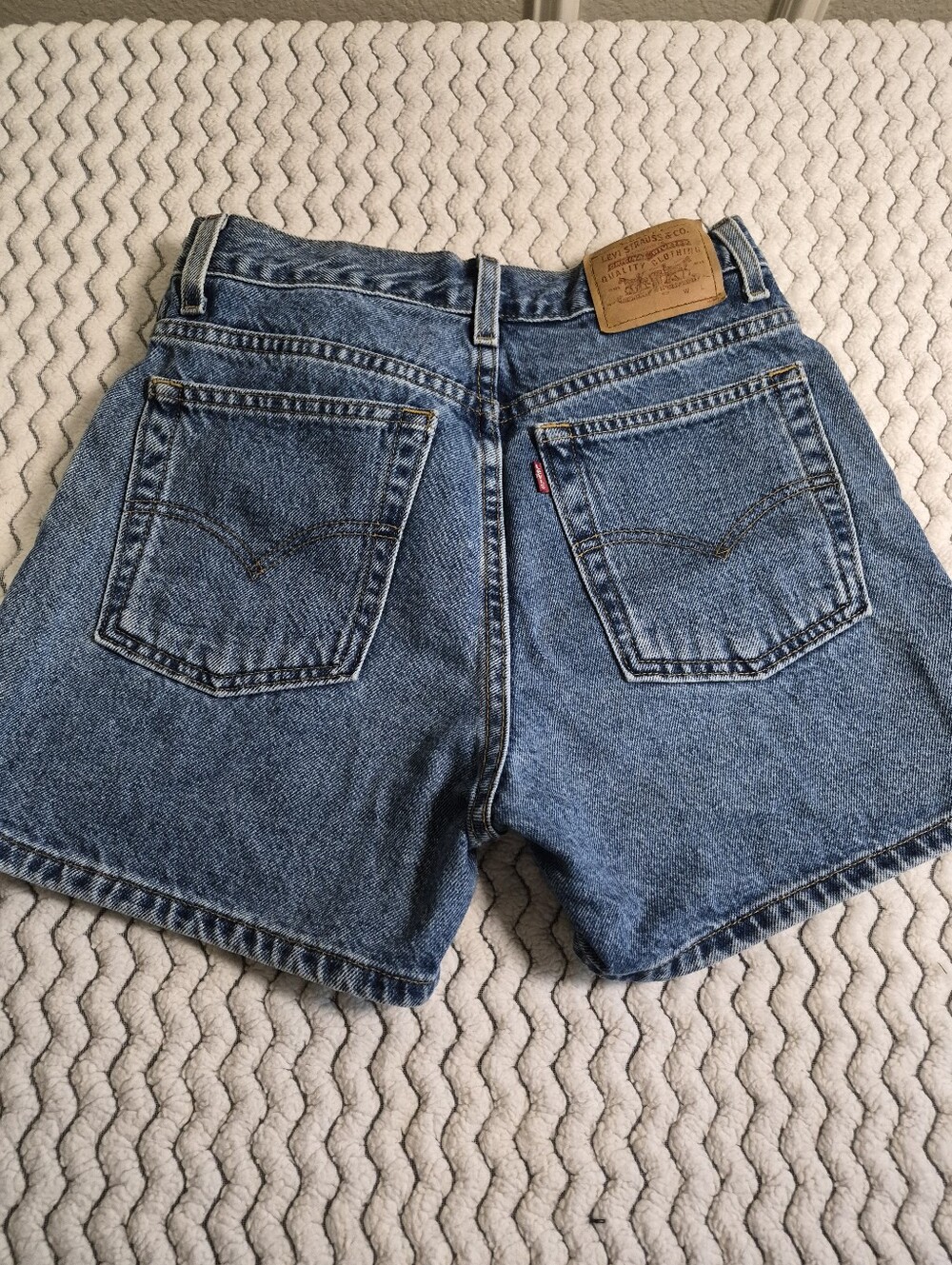 Vtg Levi's Classic Blue High-Rise Denim Shorts